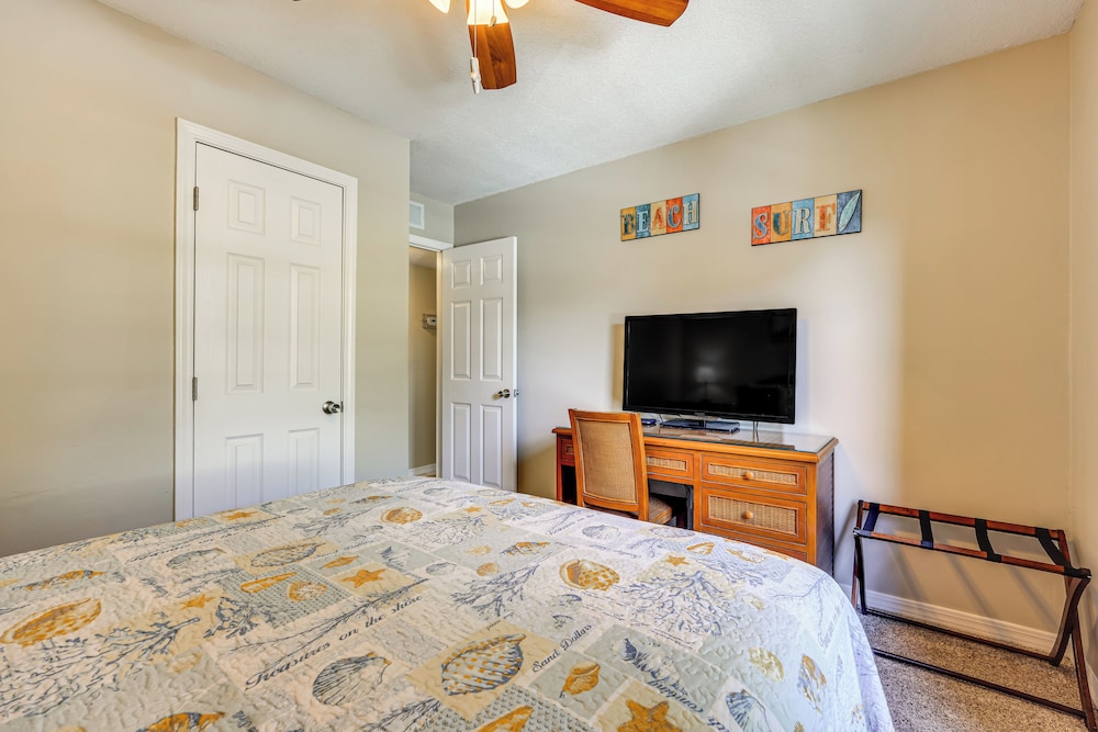 Walk to St Augustine Beach! Condo w/ Pool Access