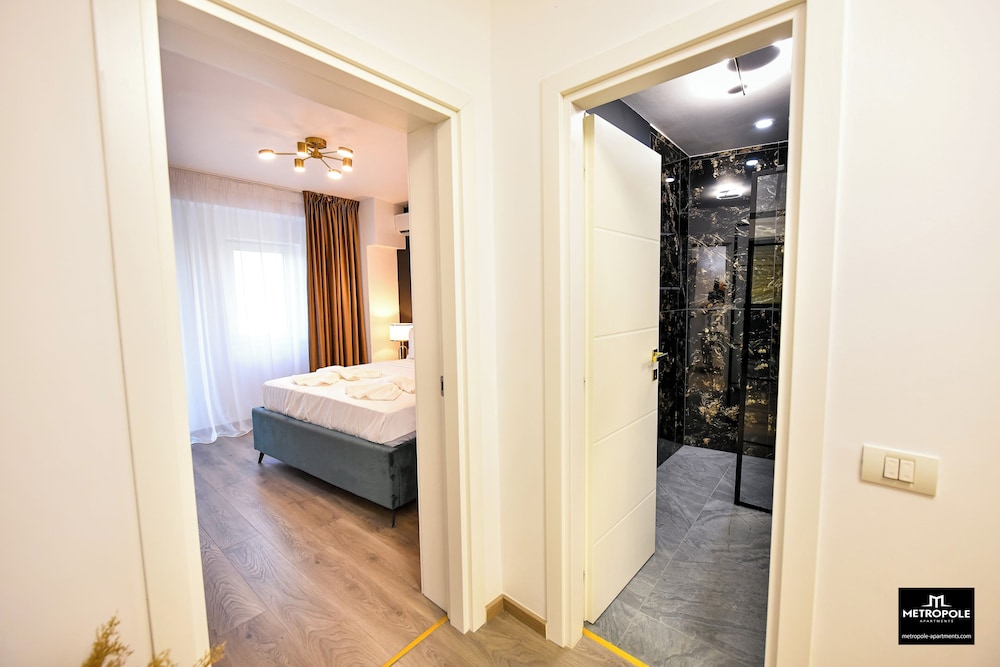 Metropole Apartments Central City