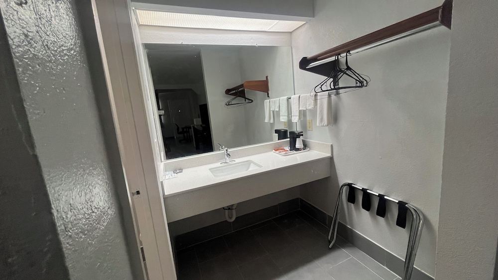 Atria Inn & Suites view 5