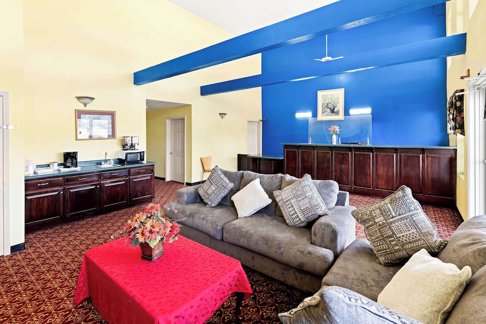 Americas Best Value Inn & Suites Mt. Pleasant view 3