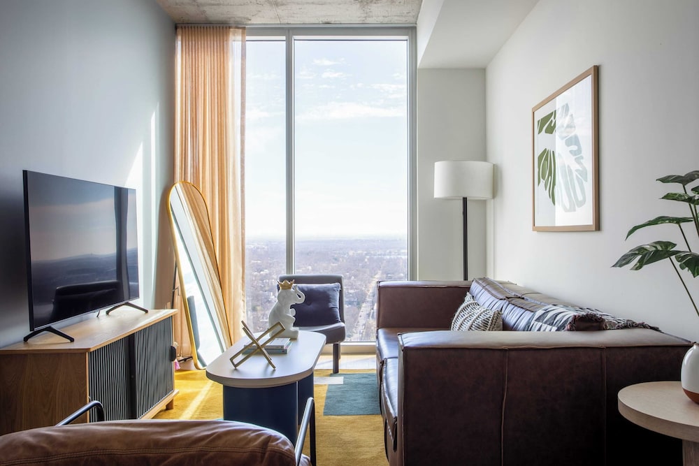 Luxe High Rise Near DT Austin w/ Views Rooftop Pool, Gym, & Luxe Amenities