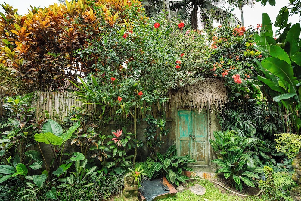 Barong Retreat Villa Ubud with Hammock Terrace, Garden & Koi Pond