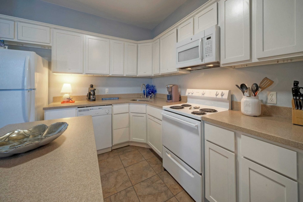 Sleeps 16 w/ Pool + Minutes to Beach Costa Bahia - 2 Condos