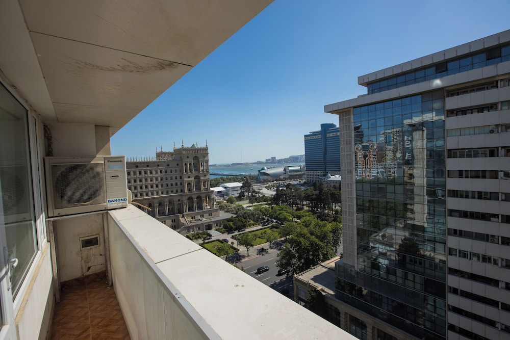Dondar Apartment Formula 1 view