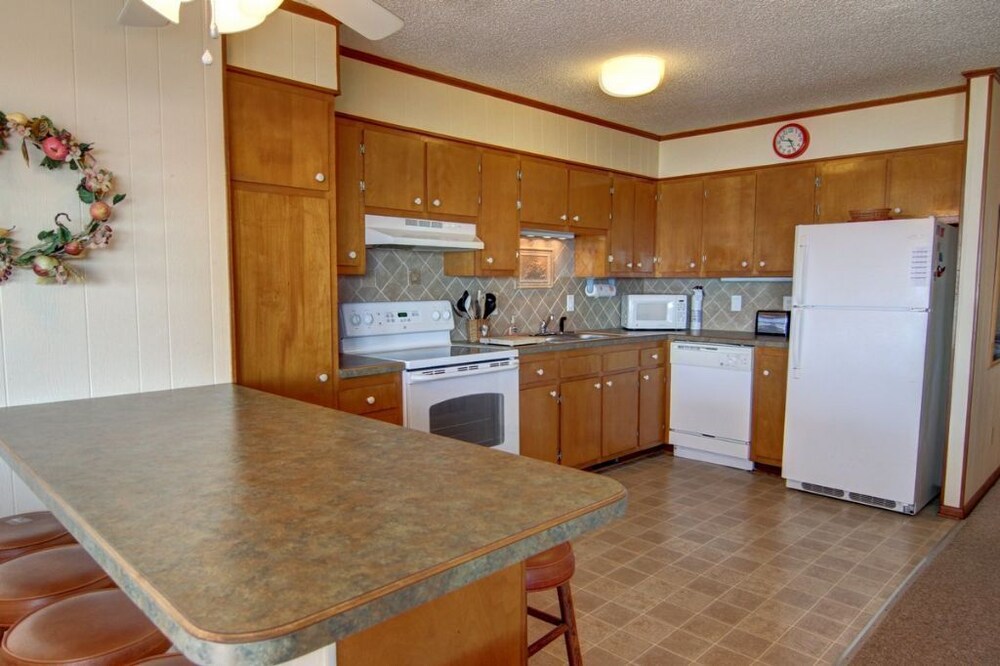 Eastside  3 Bedroom Home by RedAwning - Property Image 2
