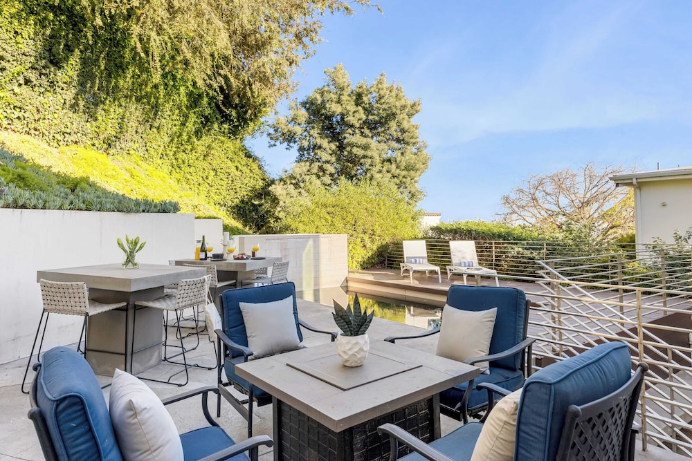 Kings Road West Hollywood Luxury Pool, Views, Firepit, Modern Design