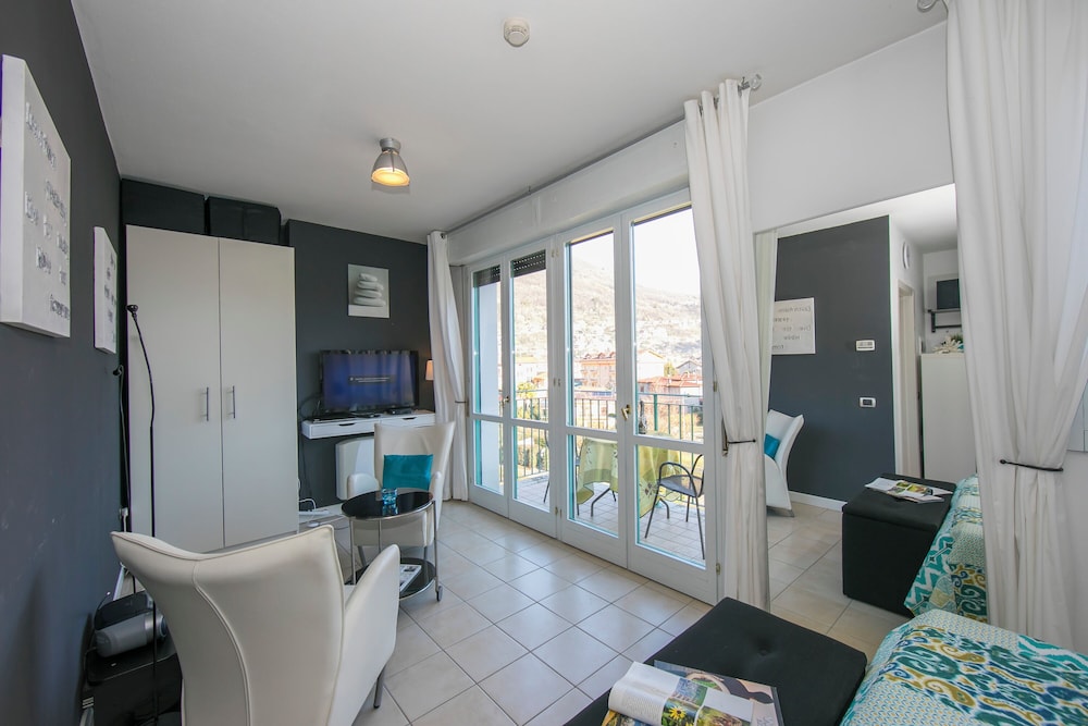 Porto Letizia T1 view 2