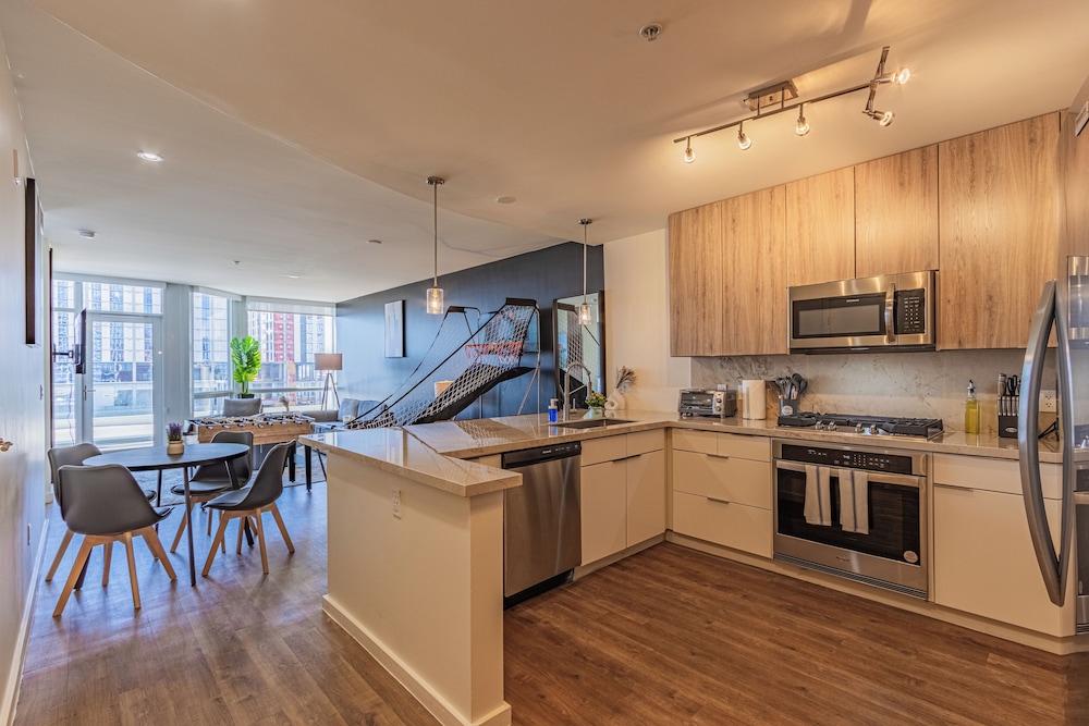 ROVE LIVING/KL - 44 Monroe