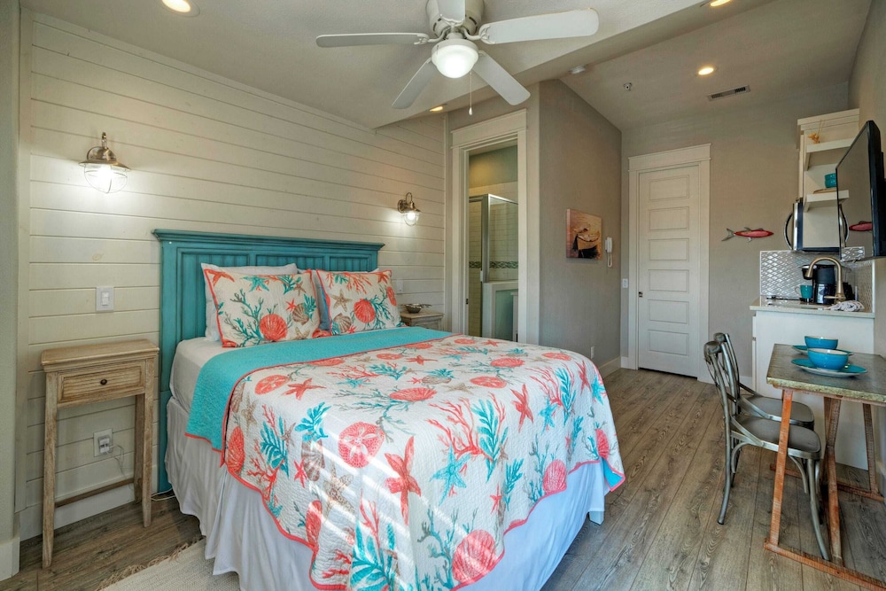 Sailfish & Dolphin Buyout by Avantstay 2 Units, Marina Front + View, Patio