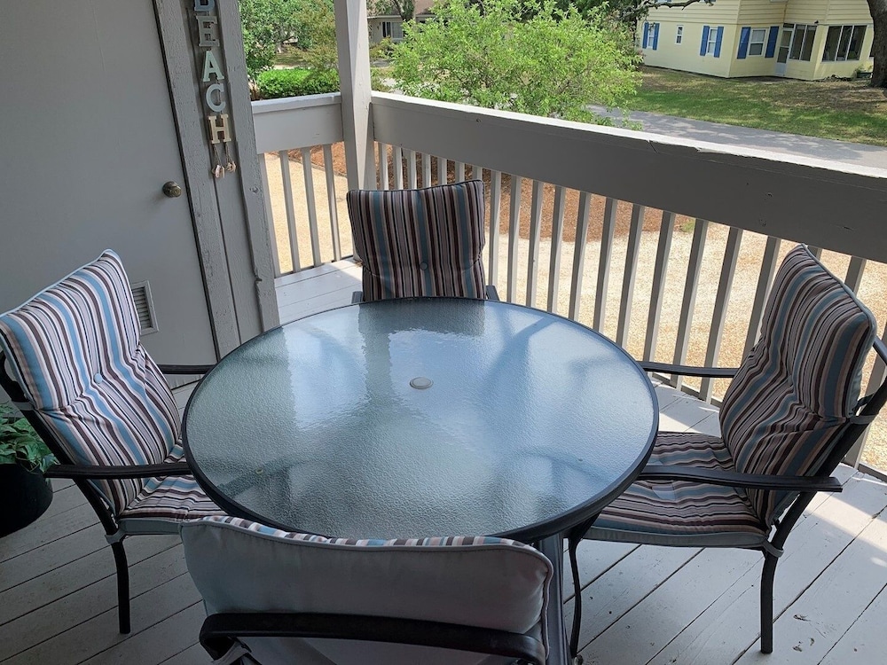 Sea Grove 2 Bedroom Condo by Redawning