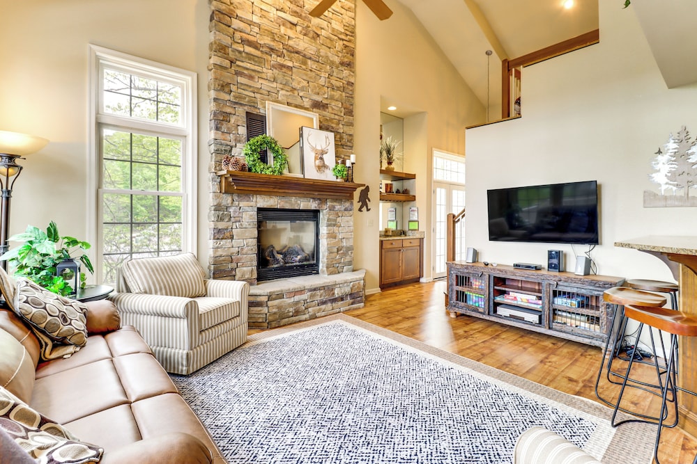 Beach Access & Hot Tub: Retreat in Lake Harmony!
