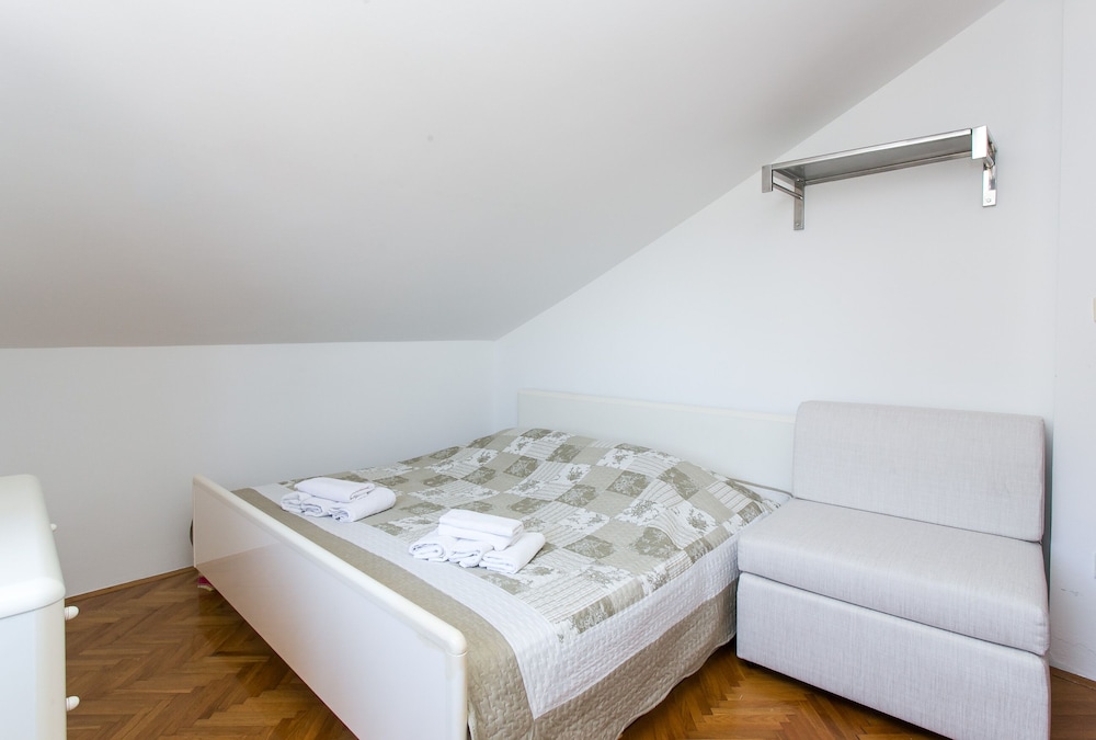 Apartments Depozit - Dolores