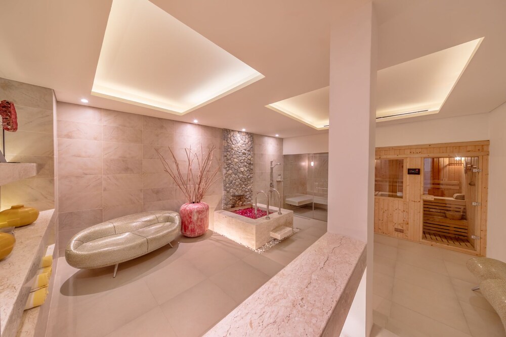 Villa Aqua