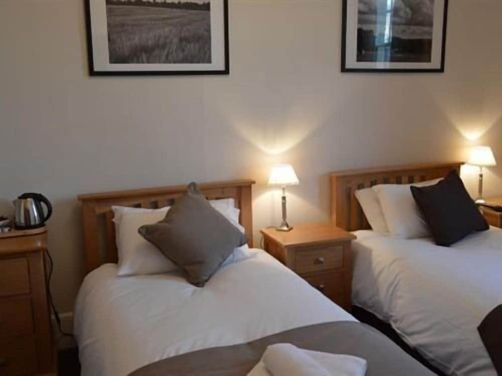 Sudbury Vacations - The Crown Hotel - Property Image 12