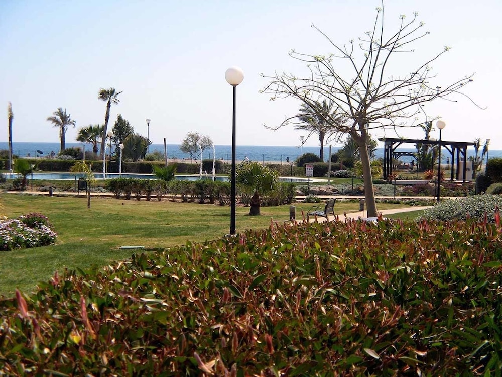 VenAVera C10A - Ground floor Garden 3Bedrooms/2Baths Beachfront, WIFI