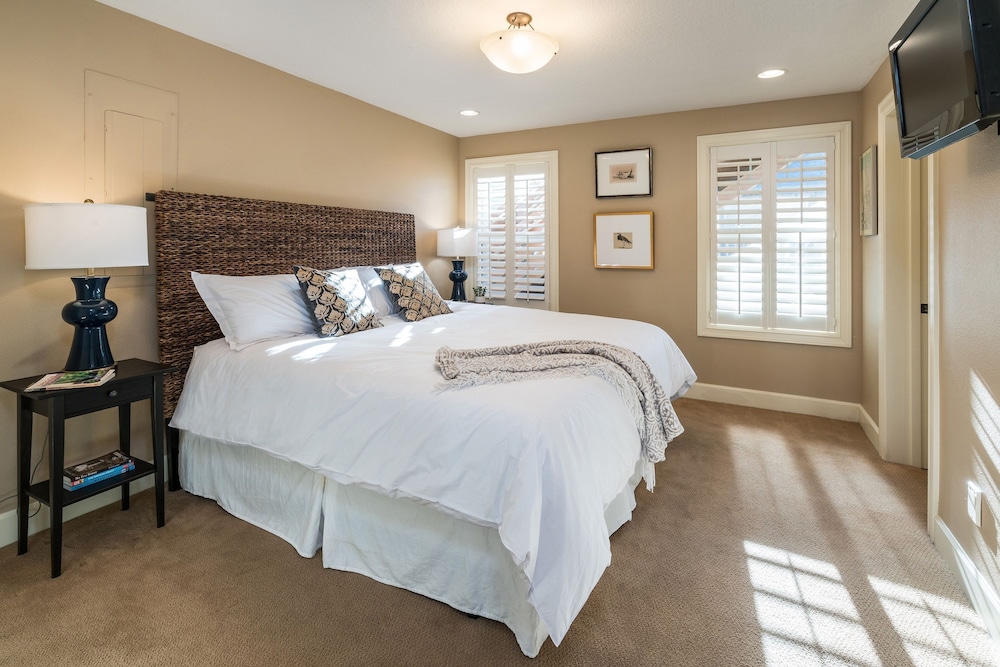 Blue Starfish by Avantstay Ocean Views Direct Cannon Beach Access