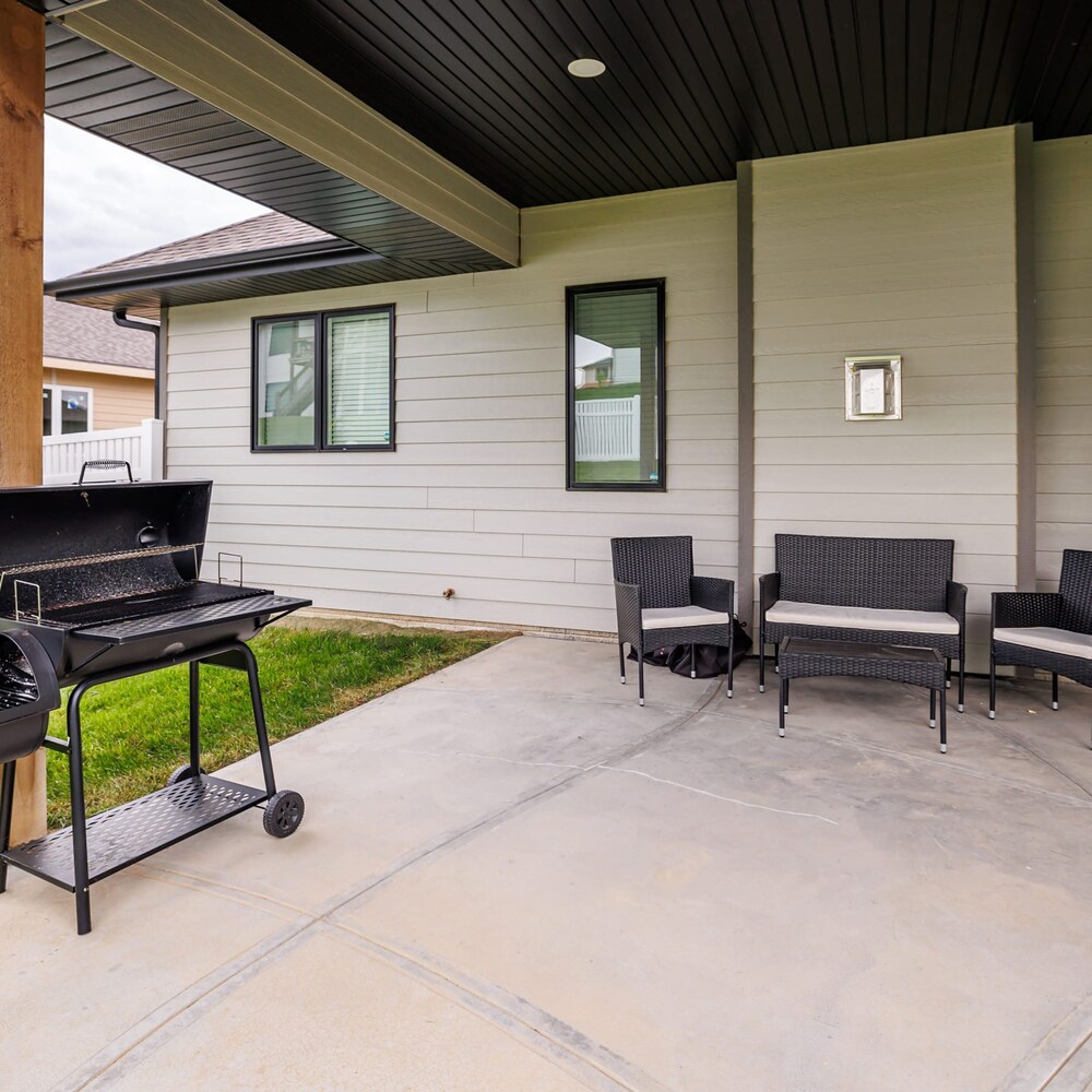 Luxury Retreat Modern 5BR Ranch in Bennington
