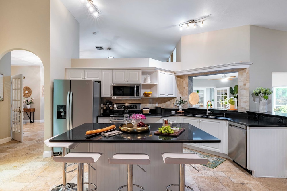 Private Pool, Firepit, Game Room Mins to Beaches + Community Amenities Casa Solara by Avantstay