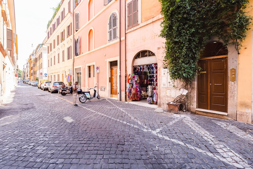 Borgo Vittorio near Saint Peter's square