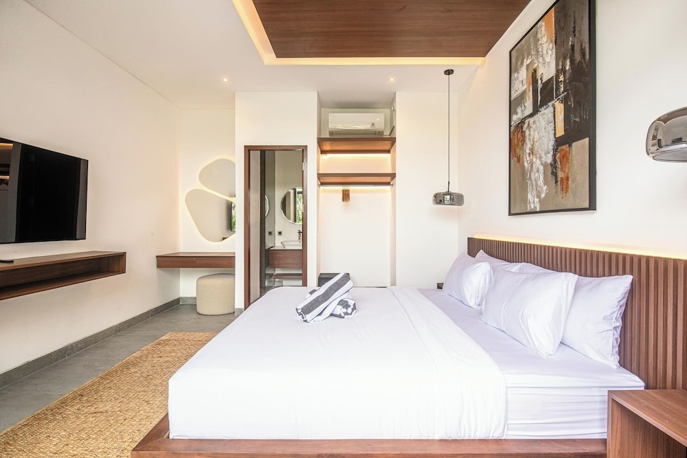 Exquisite 5BR Canggu Villa Steps From the Beach