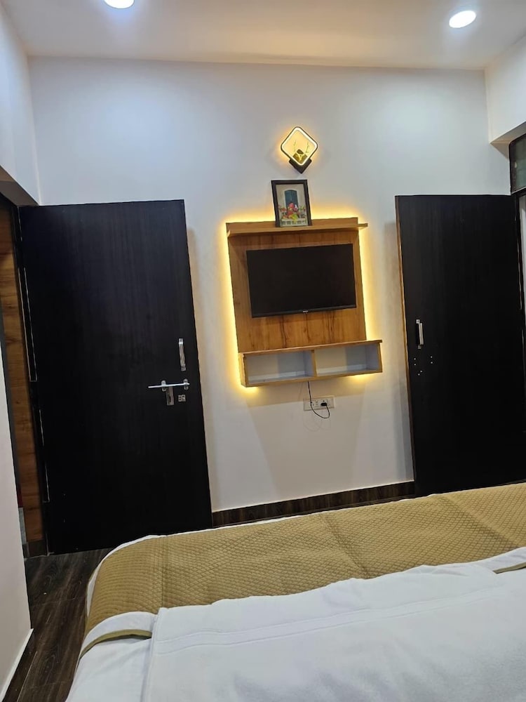 The Agra Retreat
