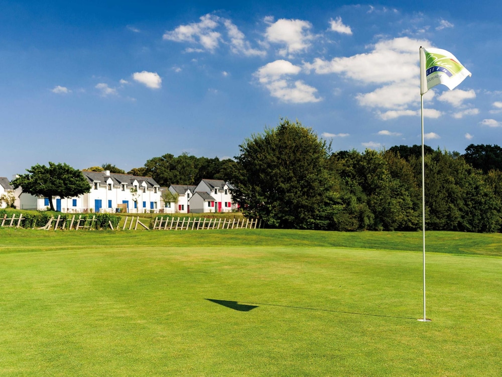 Comfortable Holiday Home Close to a Golf Course in Brittany view 4