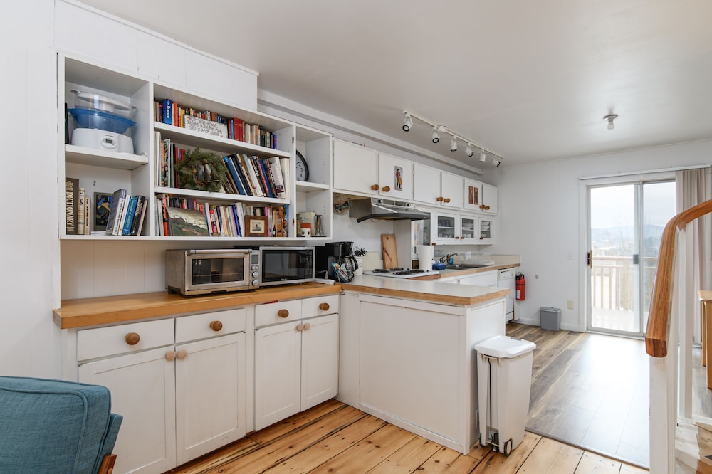 6 Village Edge 2 Bedroom Condo