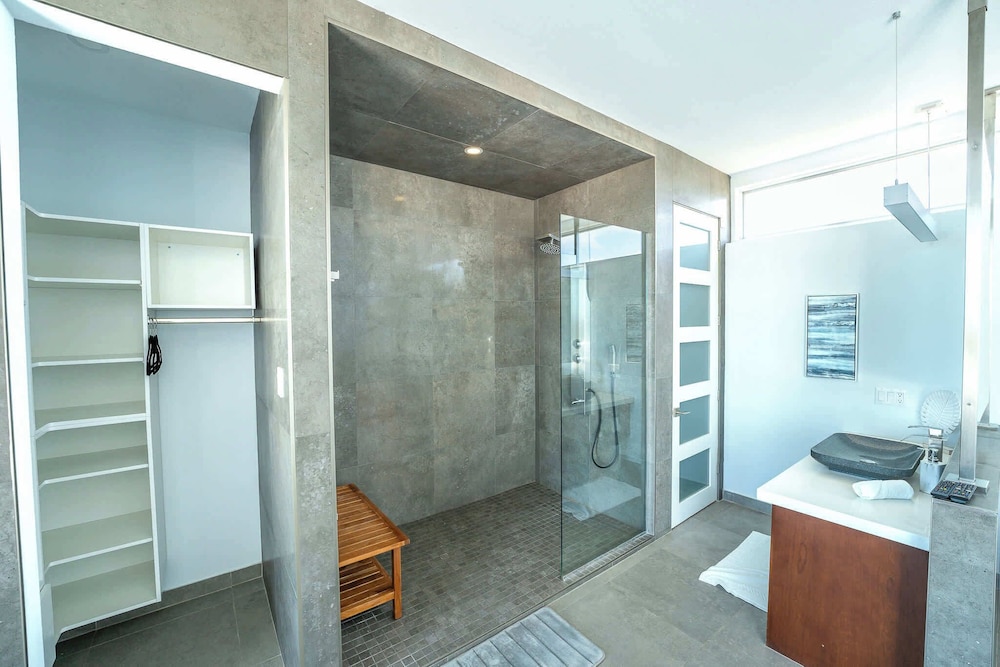 Beachside Villa, Amazing Views, Hotel Amenities v5