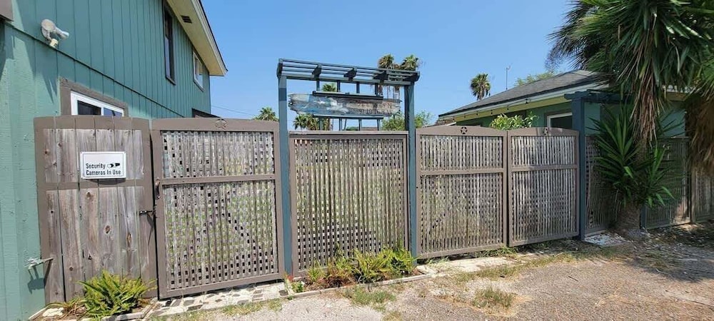 Madre Azul Bay House 3 Bedroom Home