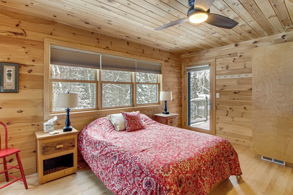 Dock & Foosball: Esquagama Lake Family Cabin
