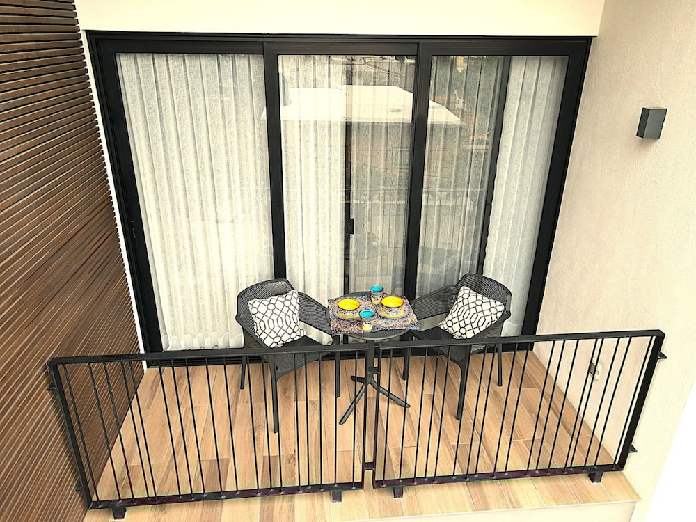 A Amenities Location Sleeps 6