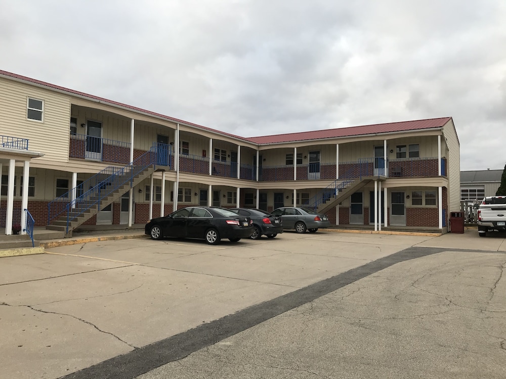 Colonial Inn Dyersville