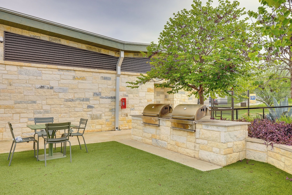 Pool Access: Family Home w/ Yard Near Lackland AFB