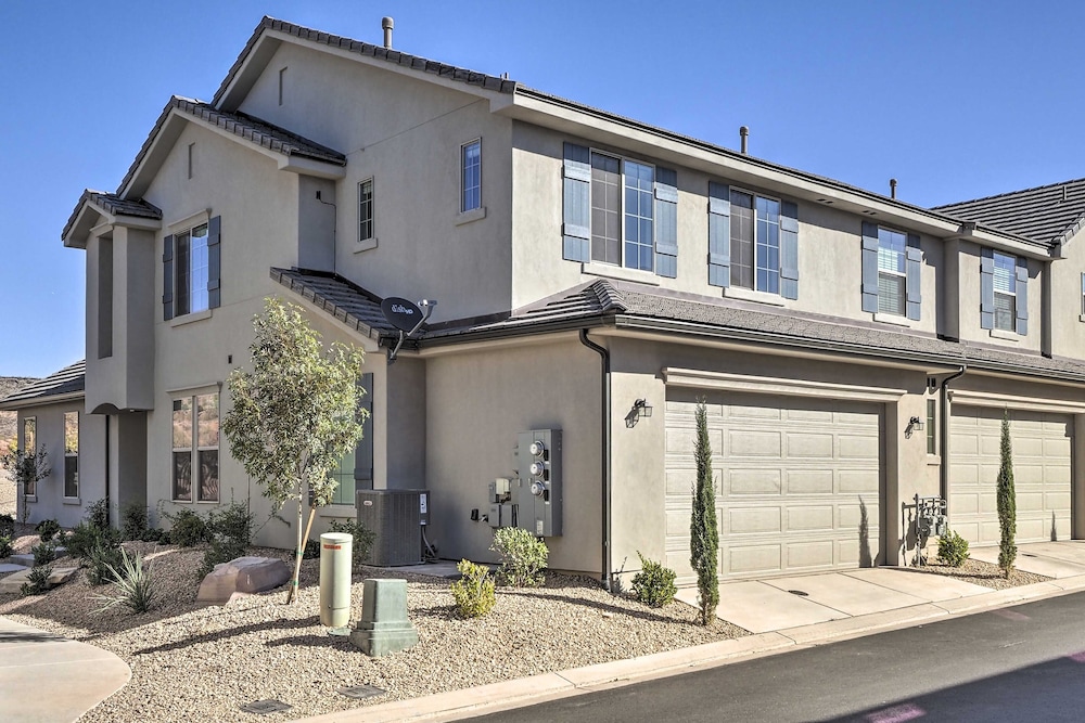 Washington Townhome w/ Patio + Resort Perks! view 5