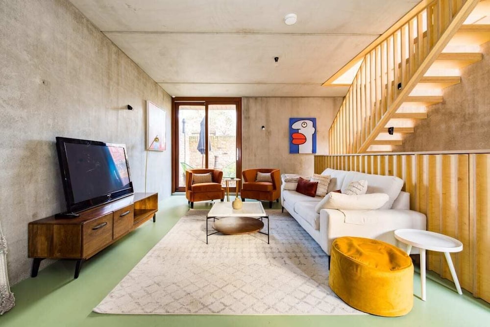 The Victoria Park Sanctuary - Stunning 2bdr Flat