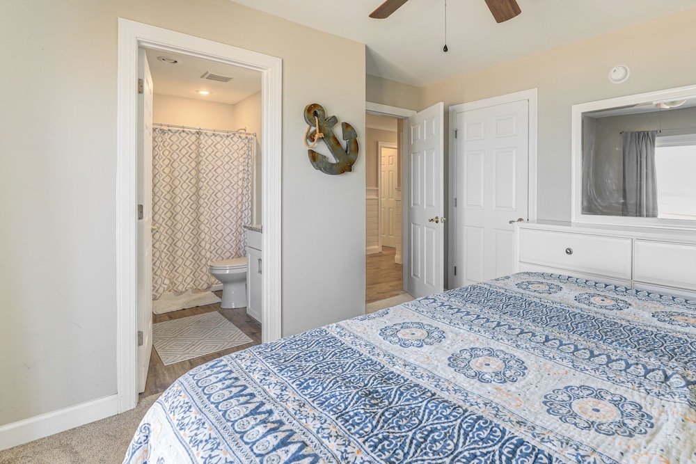 Hot Tub & Decks: North Topsail Beach Home