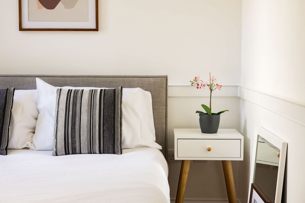 Contemporary Apartment in Central Bloomsbury