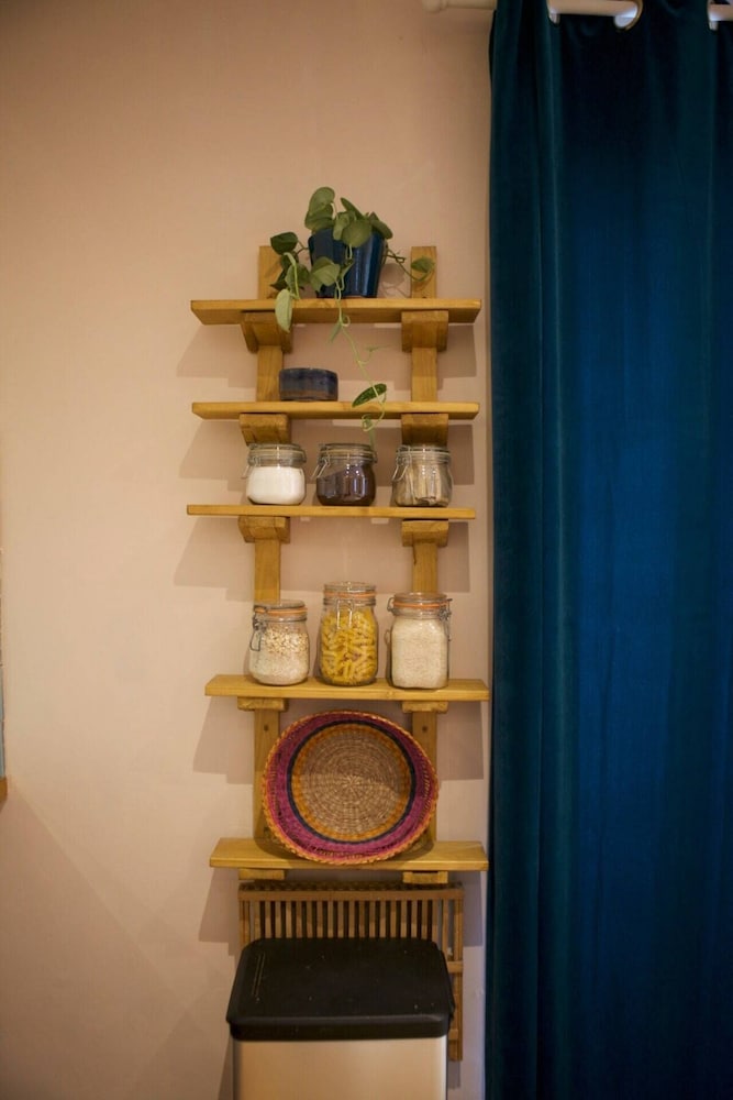 Inviting & Secluded 1BD House w/ Patio - Peckham!