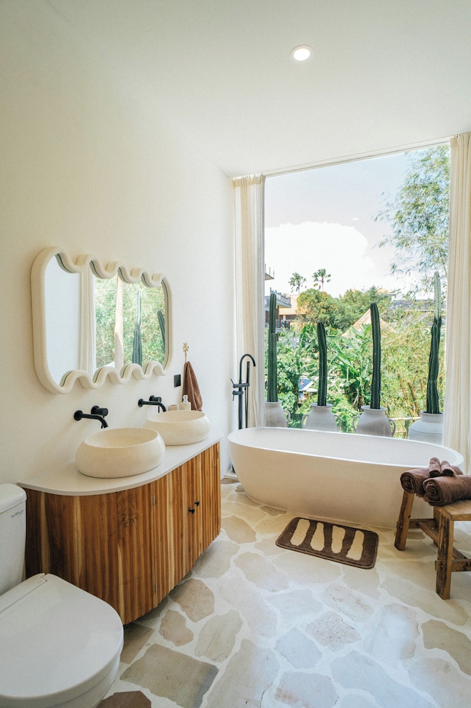 Trendy Boho 3BR Cozy Living 5min to La Brisa