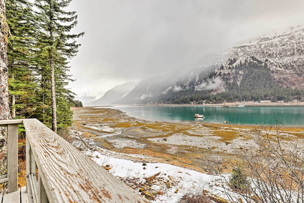 Juneau Vacations - Waterfront House w/ Glacial Views - Near Downtown! - Property Image 15