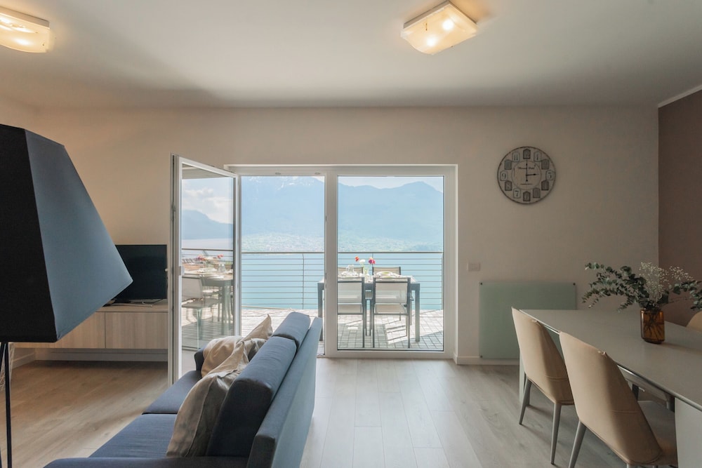 Blooms by the Lake by Rent all Como