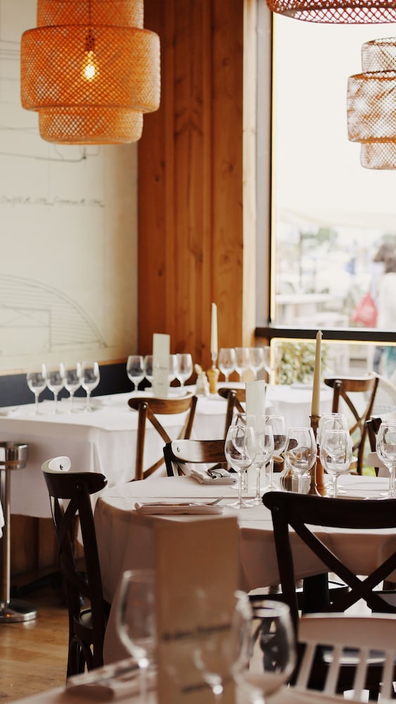 LES SUITES DU PORT by Le Saint Ferdinand