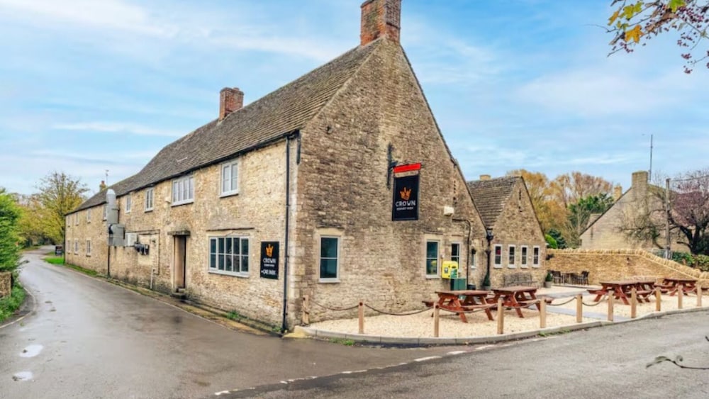 The Alehouse Retreat The Crown Inn