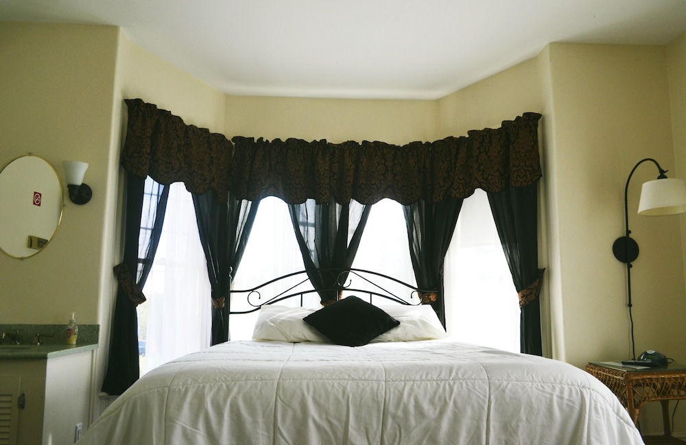 The Whitetail and Suites