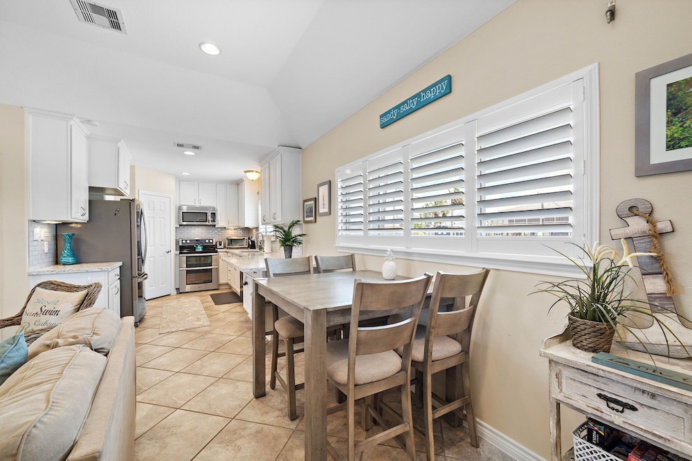Purple Pelican Paradise by Ryson Vacation Rentals