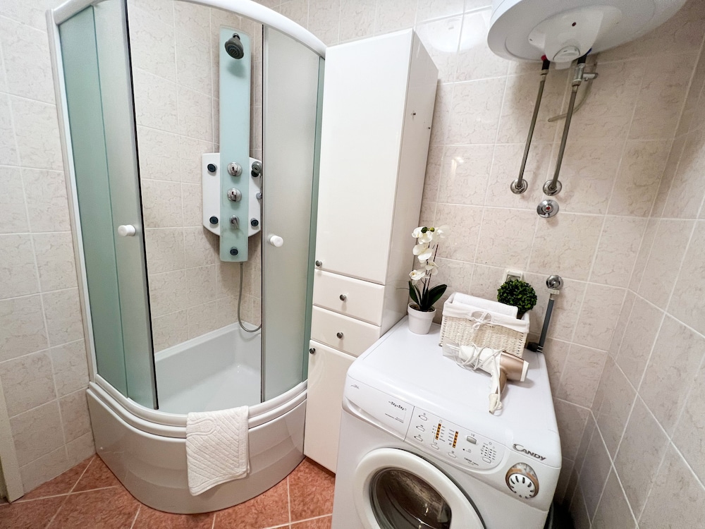 MIRROR apartment