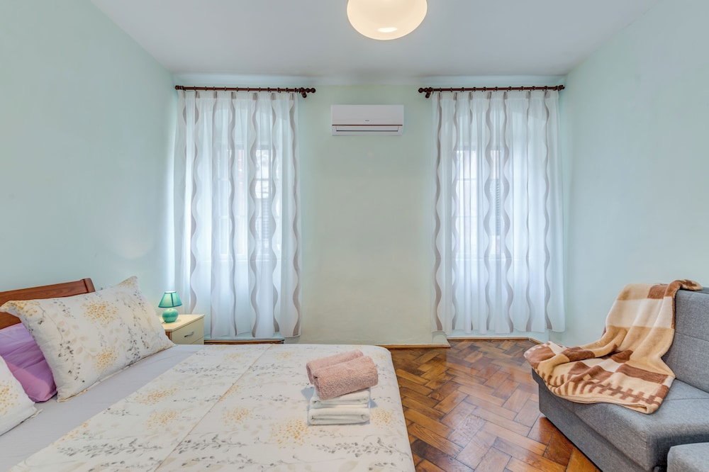 Diocletian'S Corner, Three Bedroom Apartment