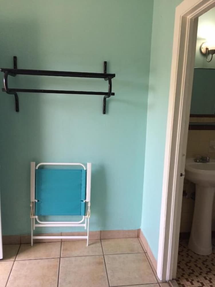 Skylark Motel