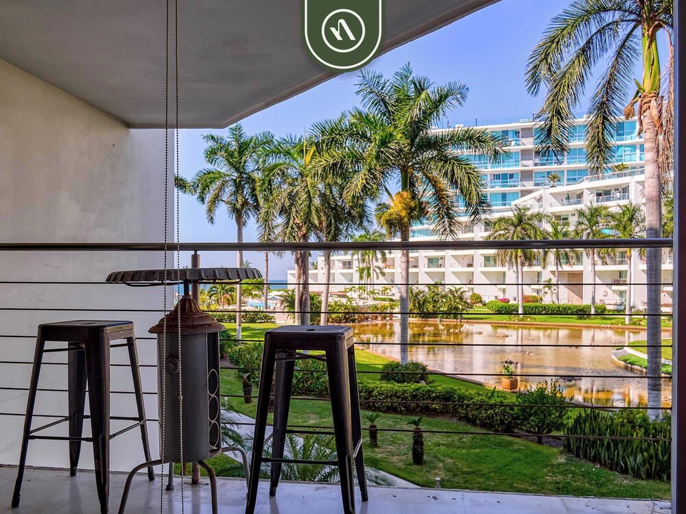 Beachfront 3BR Condo - Pool - Beach Club