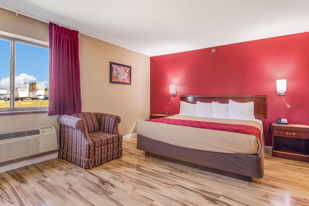 Econo Lodge Shelbyville - Property Image 7
